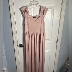 Adorable, long floor length dress zipper on the side